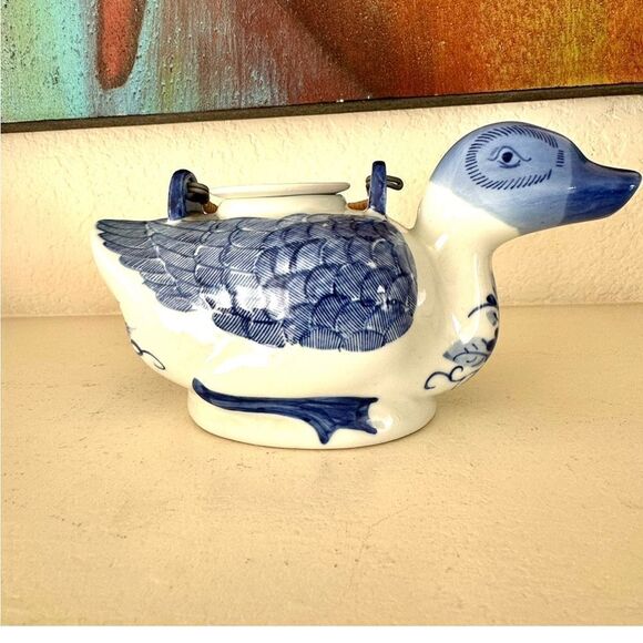 Vintage blue and white porcelain duck teapot - Picture 2 of 12